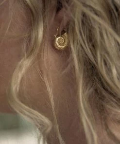 Anni Lu High Tide Hoop