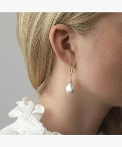 Anni Lu Seaweed Pearl Earrings Gold